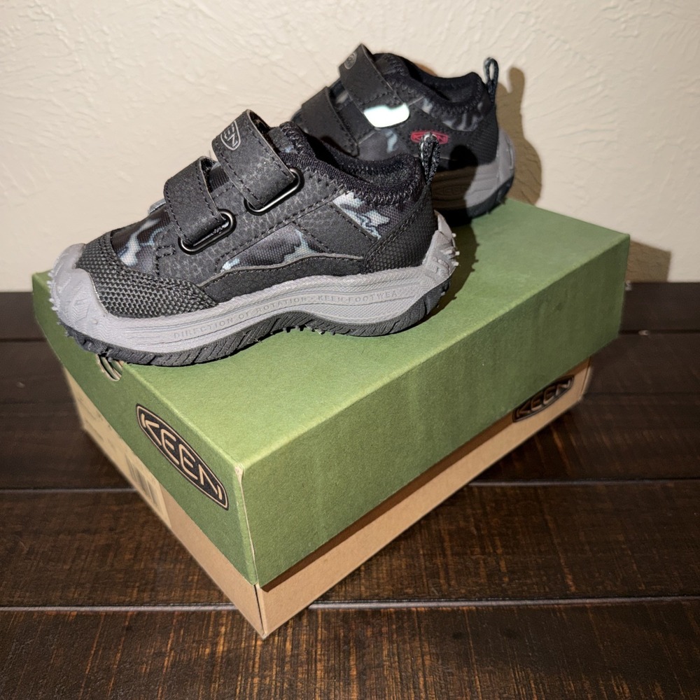 KEEN Speed Hound Unisex Toddler Sneaker Black/Gray Camo Hook & Loop US 4